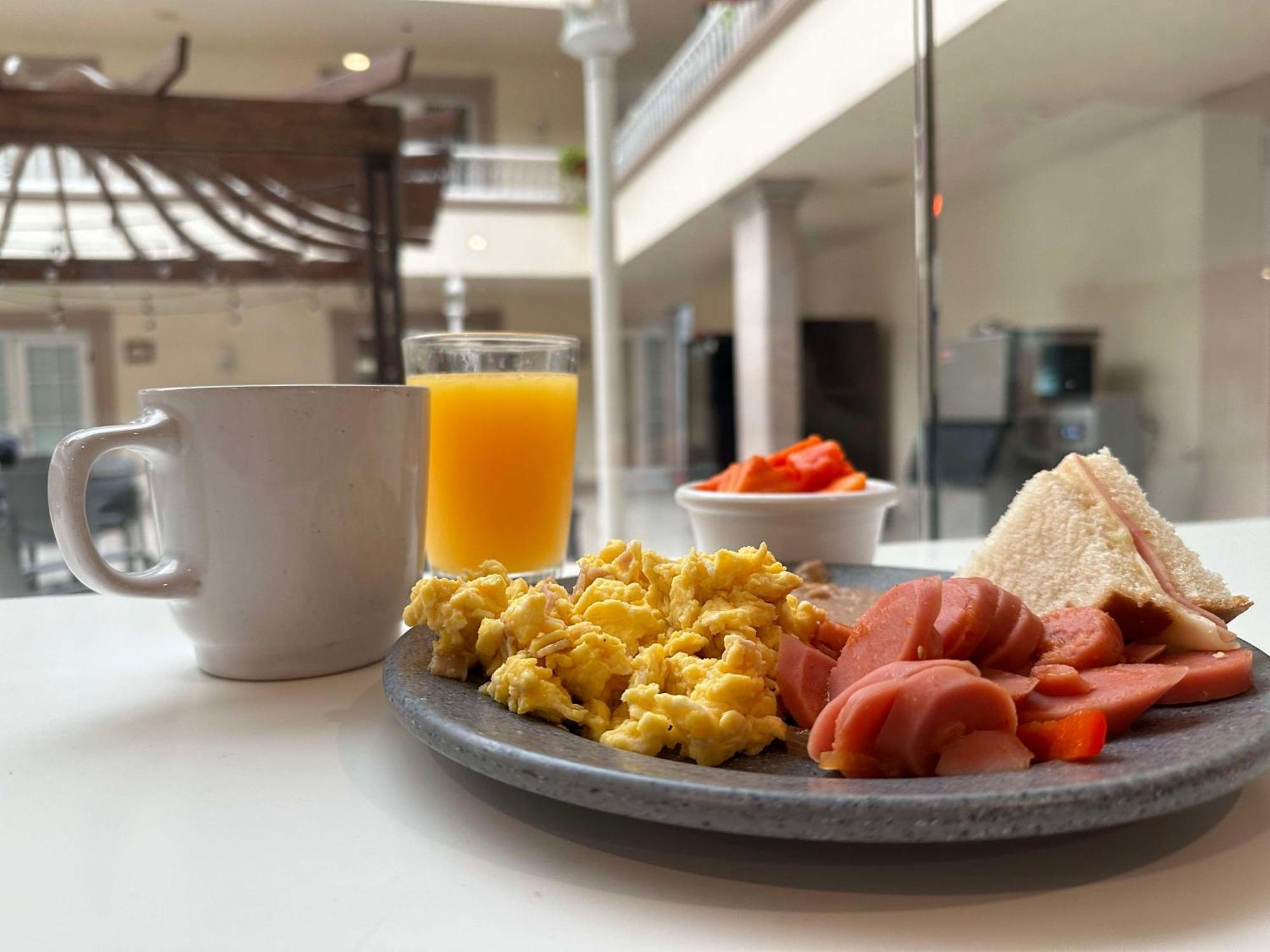 Best Western Plus Monterrey Colon Zewnętrze zdjęcie